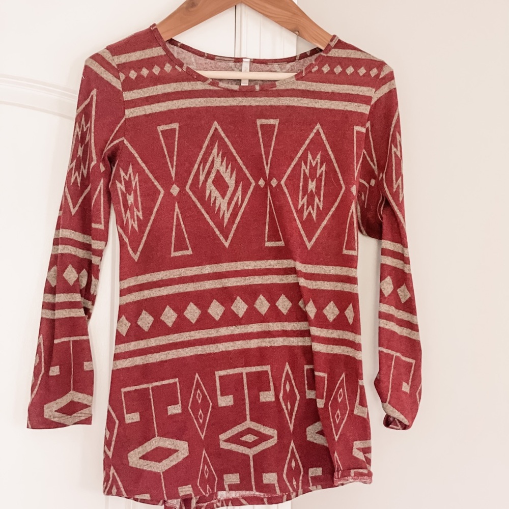 Pink blush sweater! Burgundy with button details and subtle slit in the back. S